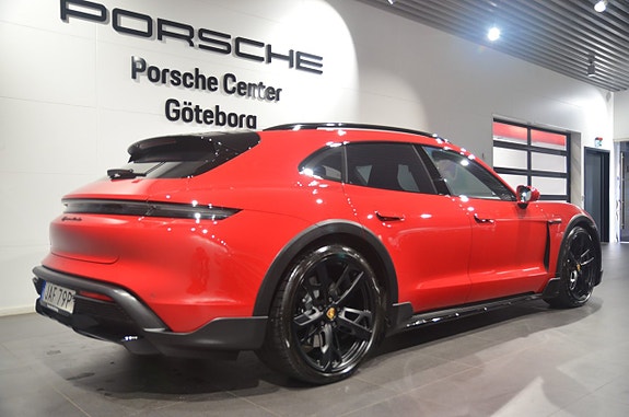 Porsche Taycan Cross Turismo 4 of 5