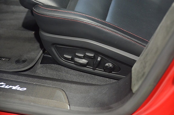 Porsche Taycan Turbo 24 of 25