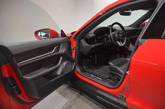 Porsche Taycan Turbo 9 of 25