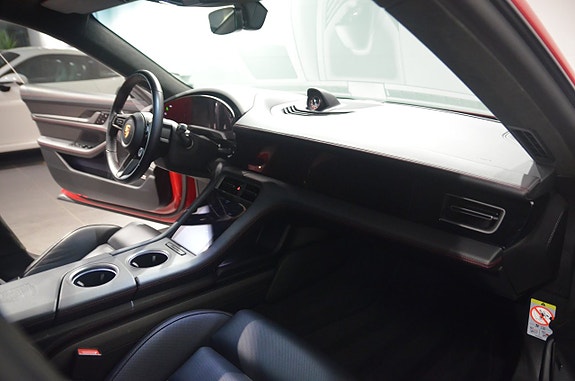 Porsche Taycan Turbo 13 of 25