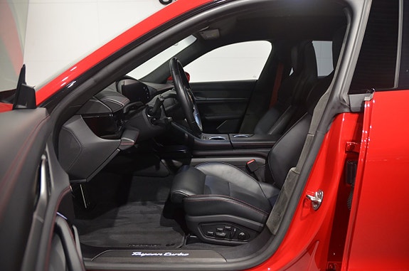 Porsche Taycan Turbo 10 of 25