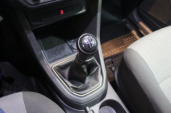 Volkswagen Caddy 17 of 22
