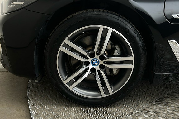 BMW 530e 12 of 29