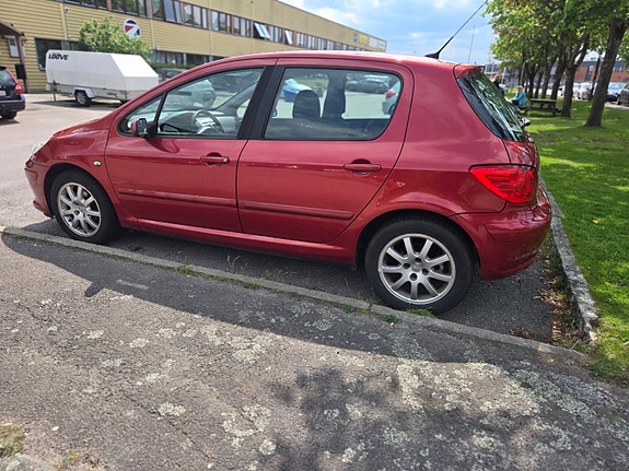 Peugeot 307 2 of 5