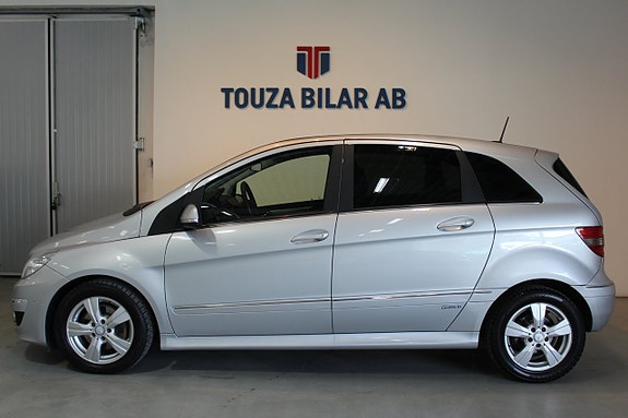 Mercedes-Benz B180 3 of 5