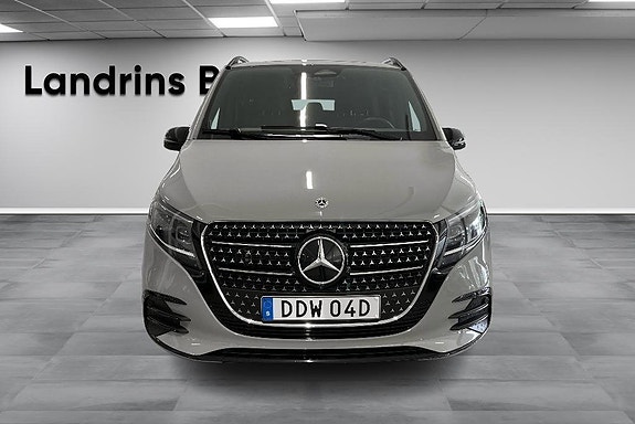 Mercedes-Benz V300 d 2 of 5