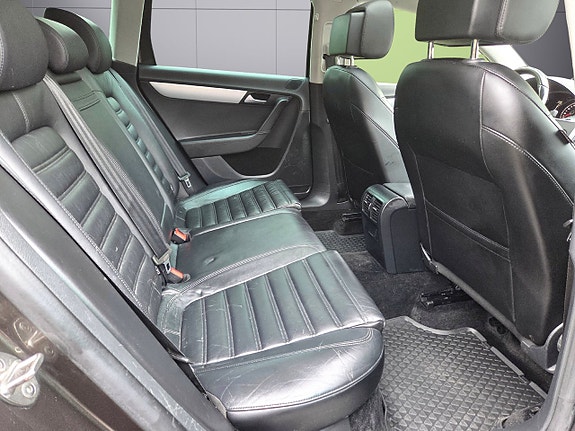 Volkswagen Passat Alltrack 14 of 21