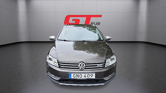 Volkswagen Passat Alltrack 2 of 5