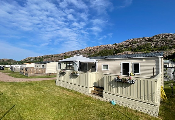 ABI Egen oas bland Bohusläns klippor – Westcoast 32 på attraktiva plats 128 i Lysekil på Siviks camping 2 of 7