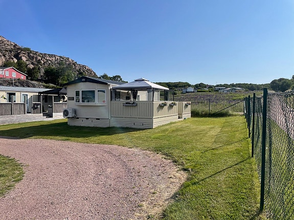 ABI Egen oas bland Bohusläns klippor – Westcoast 32 på attraktiva plats 128 i Lysekil på Siviks camping 6 of 7