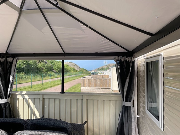 ABI Egen oas bland Bohusläns klippor – Westcoast 32 på attraktiva plats 128 i Lysekil på Siviks camping 4 of 7