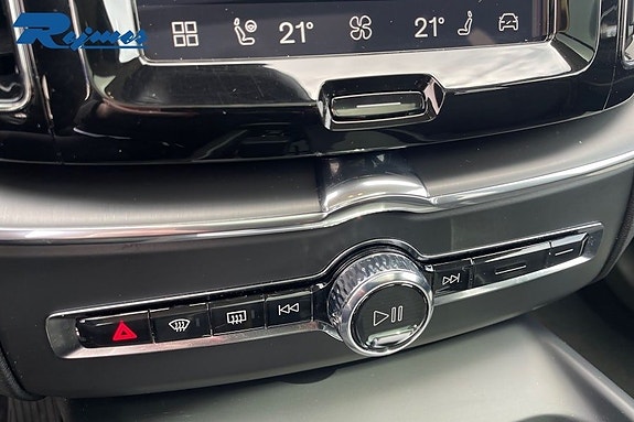 Volvo XC60 12 of 23