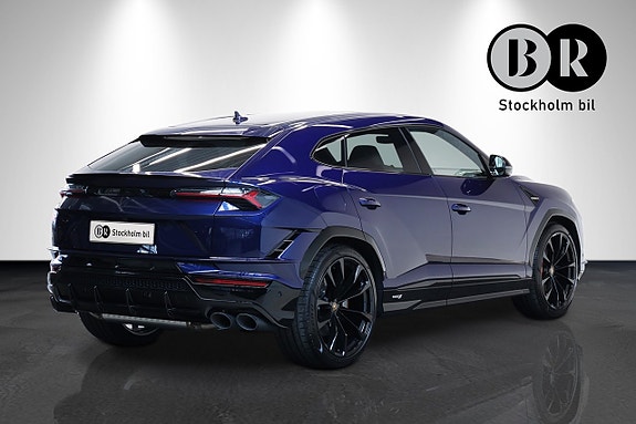 Lamborghini Urus 5 of 5