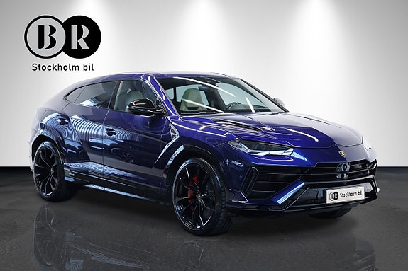 Lamborghini Urus 3 of 5