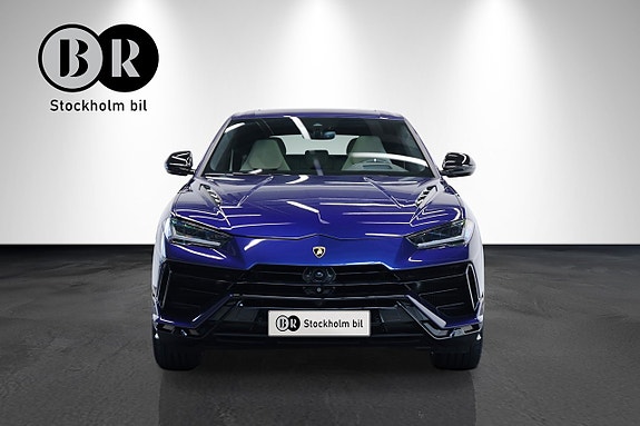 Lamborghini Urus 4 of 5