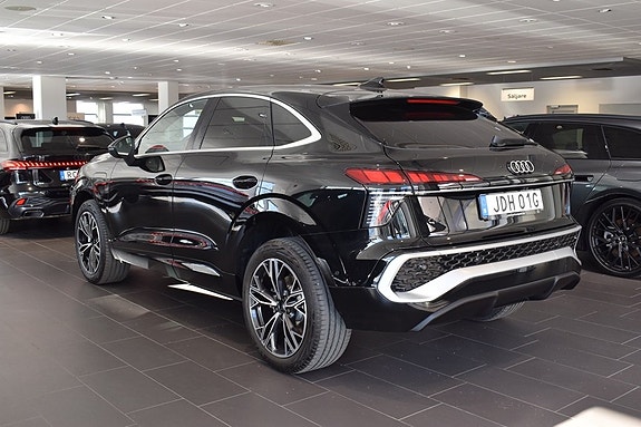 Audi Q3 2 of 6