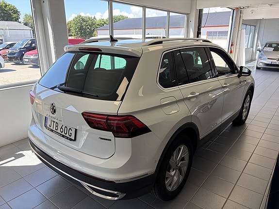 Volkswagen Tiguan 3 of 5