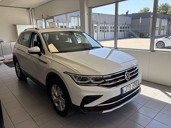 Volkswagen Tiguan 2 of 5