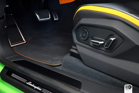 Lamborghini Urus 10 of 24