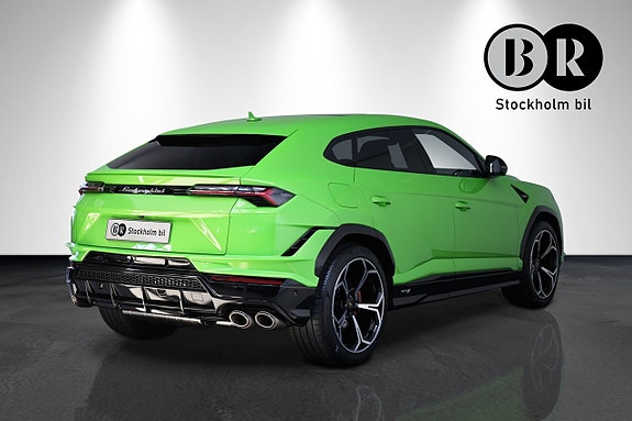Lamborghini Urus 4 of 5