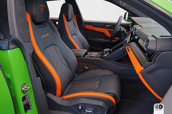 Lamborghini Urus 21 of 24