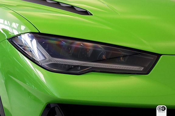 Lamborghini Urus 7 of 24