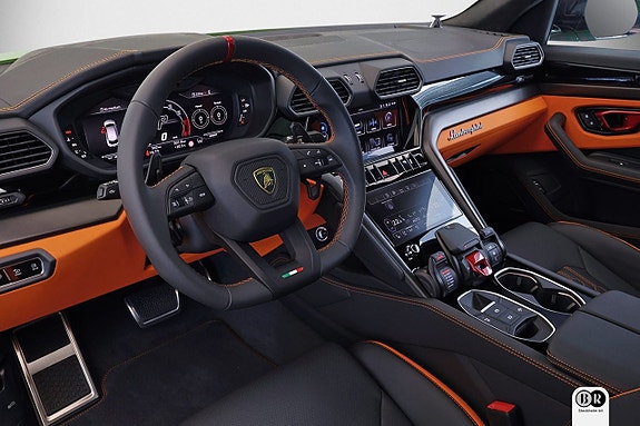 Lamborghini Urus 11 of 24