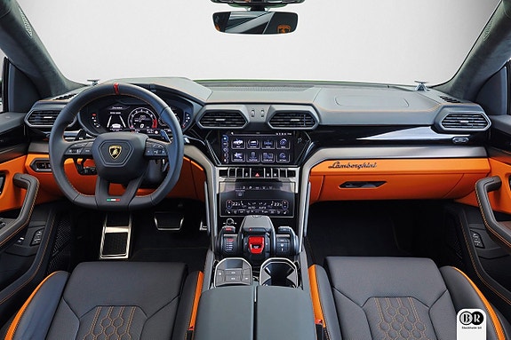 Lamborghini Urus 23 of 24