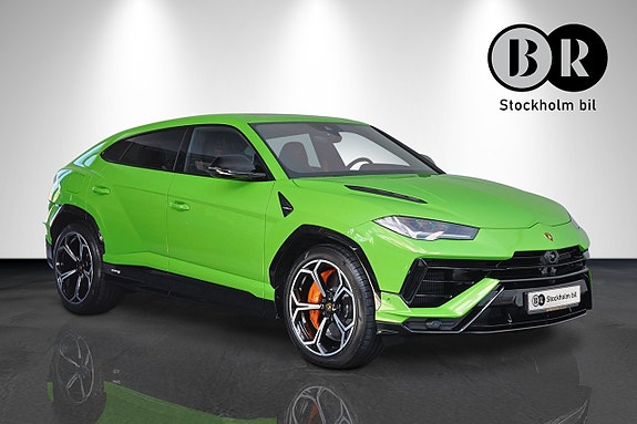 Lamborghini Urus 3 of 5
