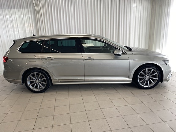 Volkswagen Passat 2 of 5