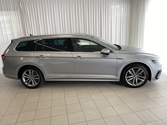 Volkswagen Passat 2 of 5