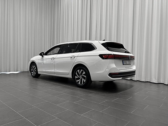 Volkswagen Passat 3 of 5