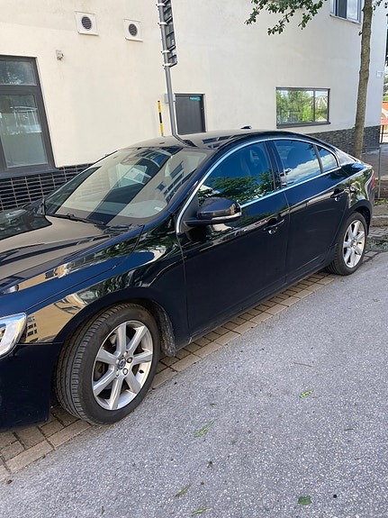 Volvo S60 3 of 5