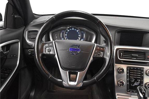 Volvo V60 Cross Country 2 of 5