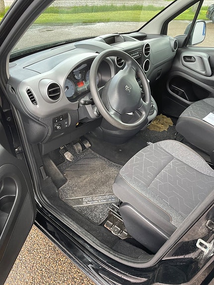 Peugeot Partner Tepee 3 of 5