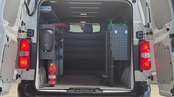 Peugeot e-Expert 13 of 21