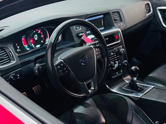 Volvo V60 9 of 21