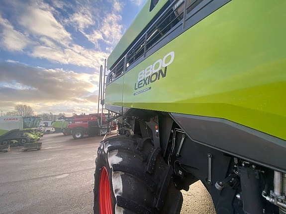 CLAAS Lexion 8800 TT 5 of 5