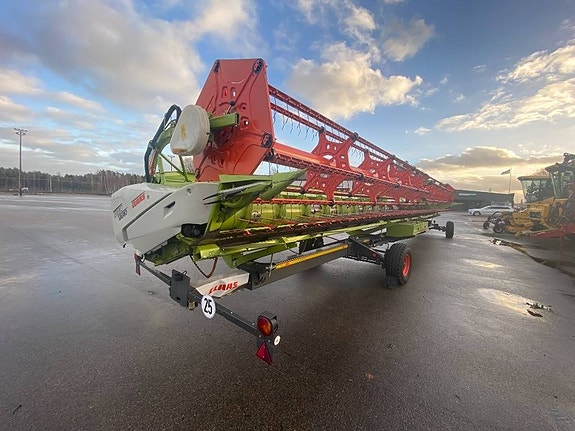 CLAAS Lexion 8800 TT 13 of 15