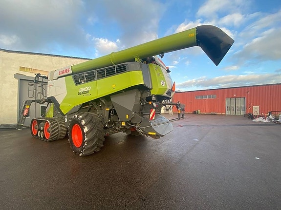 CLAAS Lexion 8800 TT 8 of 15