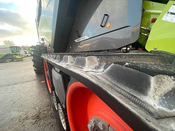 CLAAS Lexion 8800 TT 3 of 5