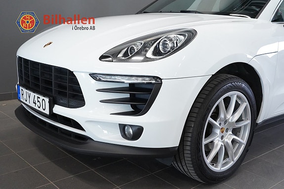 Porsche Macan 2 of 5