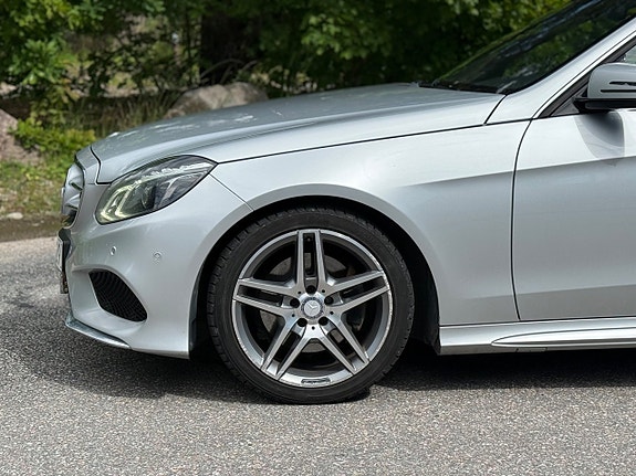 Mercedes-Benz E250 3 of 5