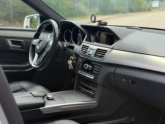 Mercedes-Benz E250 13 of 23