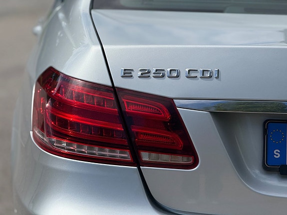 Mercedes-Benz E250 7 of 23