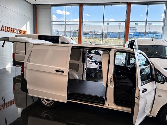 Mercedes-Benz Vito 114 2 of 13