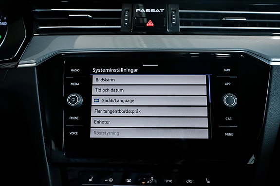 Volkswagen Passat 21 of 30