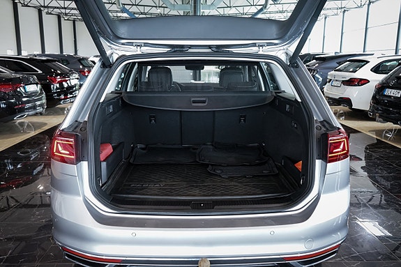 Volkswagen Passat 10 of 30