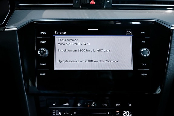 Volkswagen Passat 19 of 30