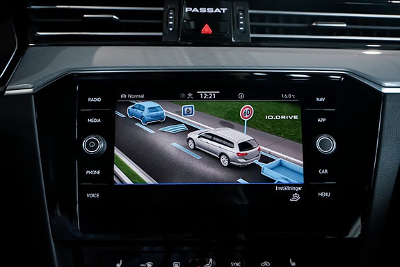 Volkswagen Passat 17 of 30